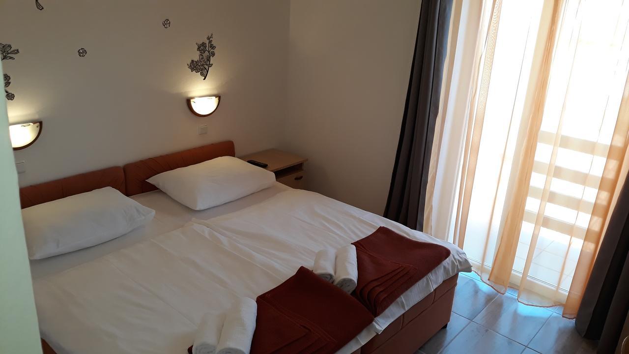 Pansion Maria Bed & Breakfast Zadar Bagian luar foto